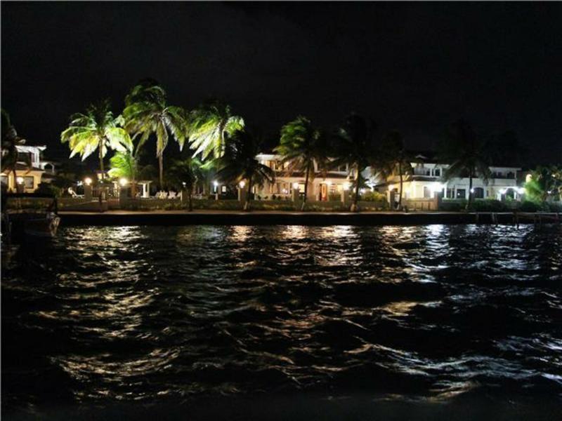 Isla Bonita Yacht Club Hotel San Pedro  Exterior photo
