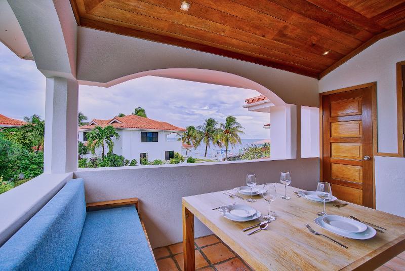 Isla Bonita Yacht Club Hotel San Pedro  Exterior photo